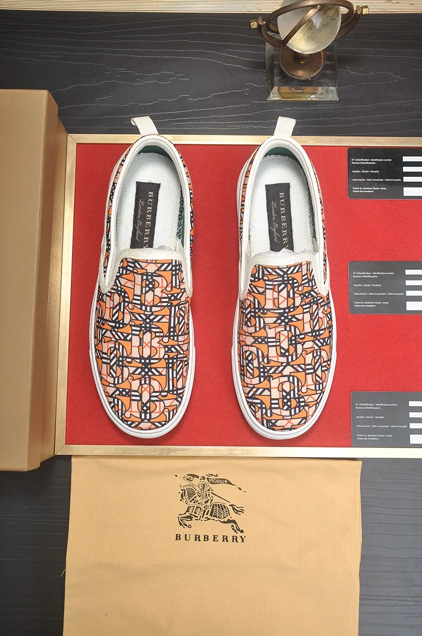 Men's shoes 💰400💶【Burberry】Classic low-top sneakers｜Imported cowhide with classic plaid fabric｜Sheepskin lining｜Original outsole｜Fine workmanship and comfortable to wear Size: 38-44 (customized at 45)